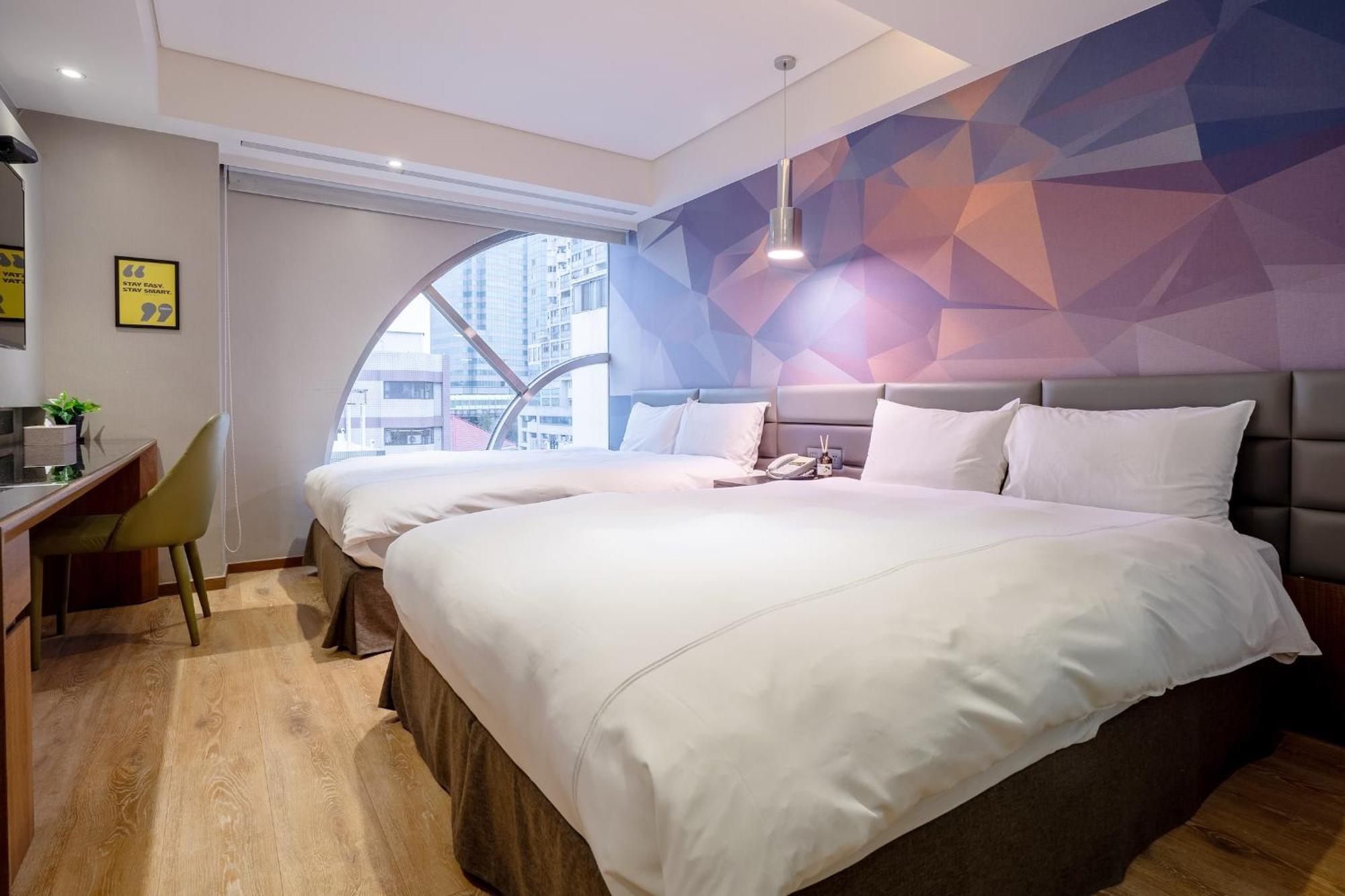 Check Inn Taichung Wenxin Zhongqing Exterior photo