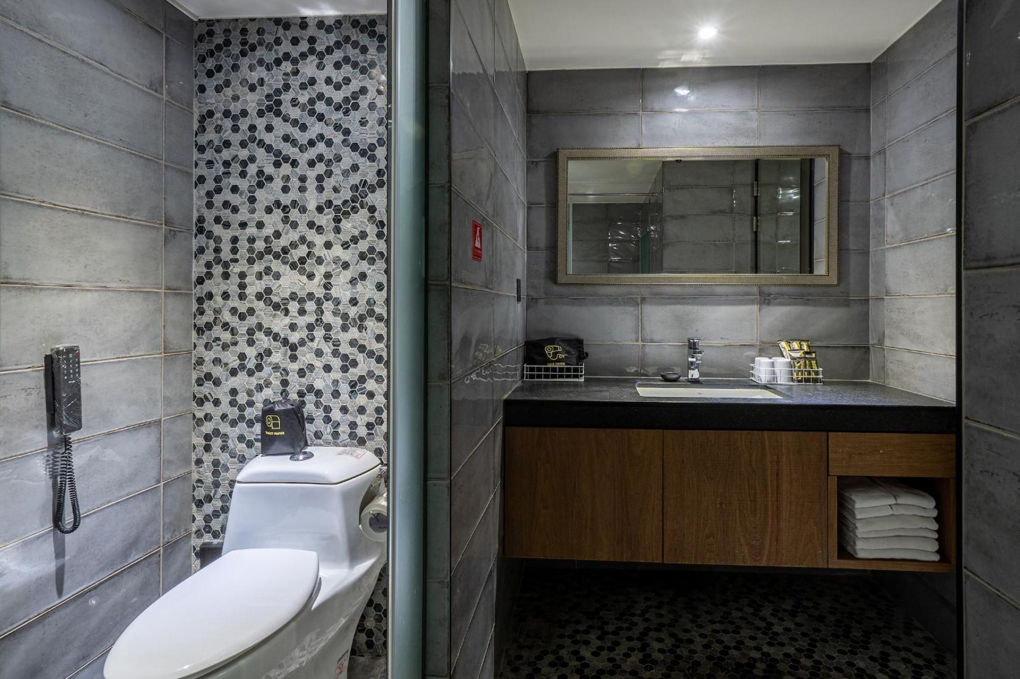 Check Inn Taichung Wenxin Zhongqing Exterior photo
