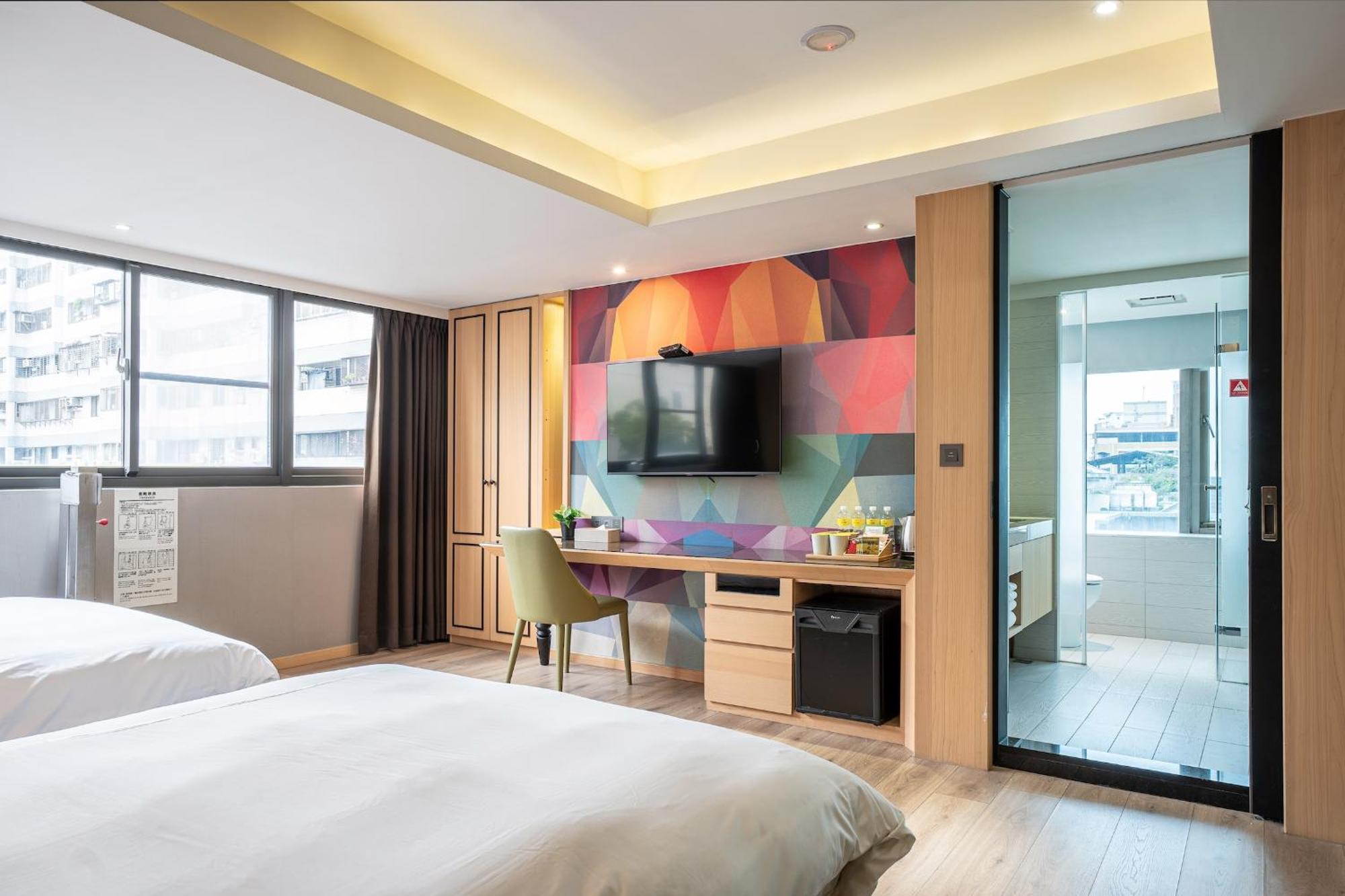 Check Inn Taichung Wenxin Zhongqing Exterior photo