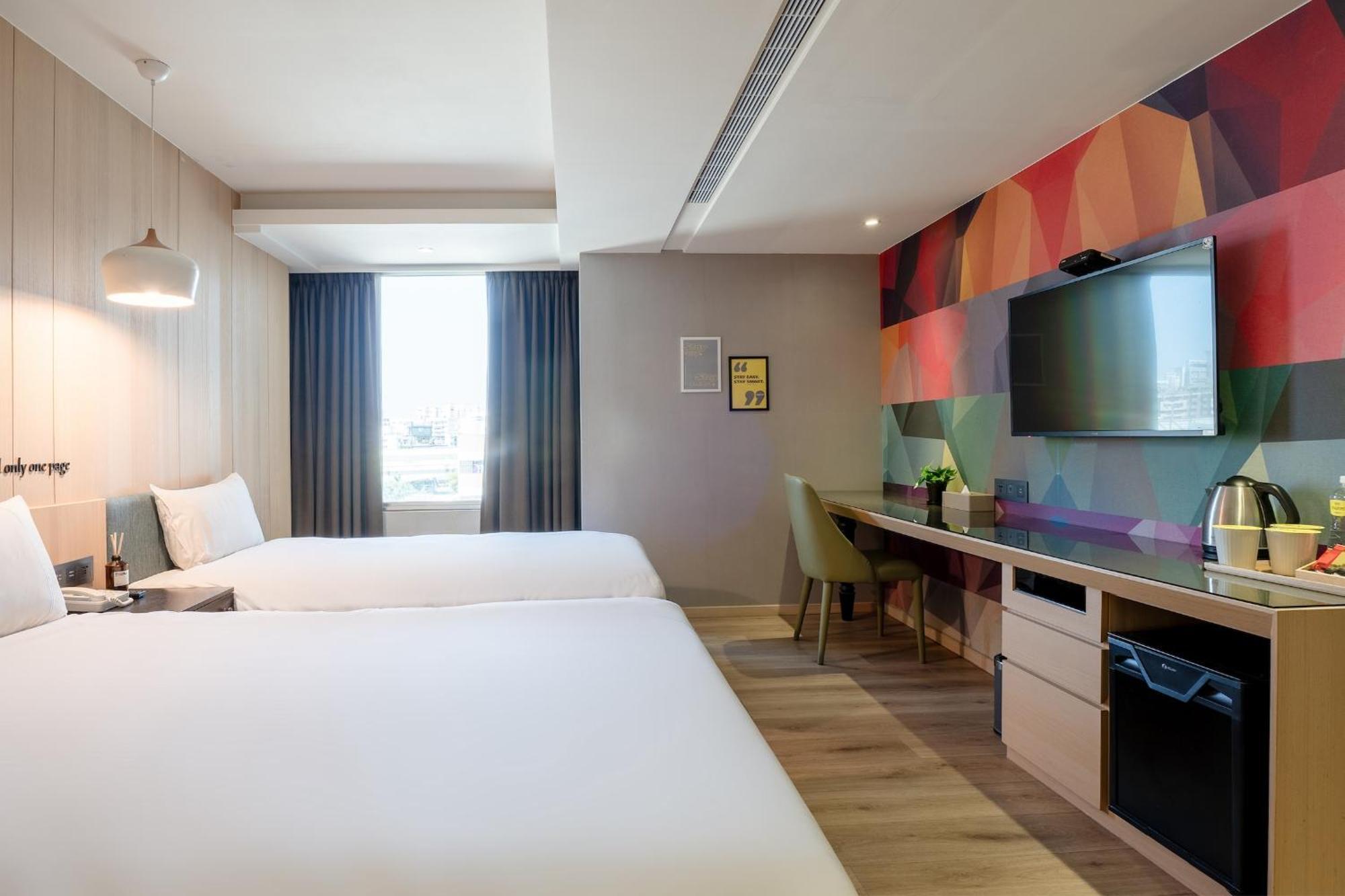Check Inn Taichung Wenxin Zhongqing Exterior photo