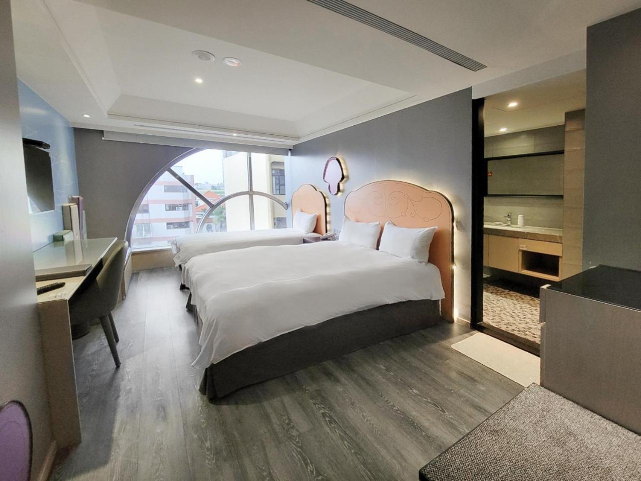 Check Inn Taichung Wenxin Zhongqing Exterior photo